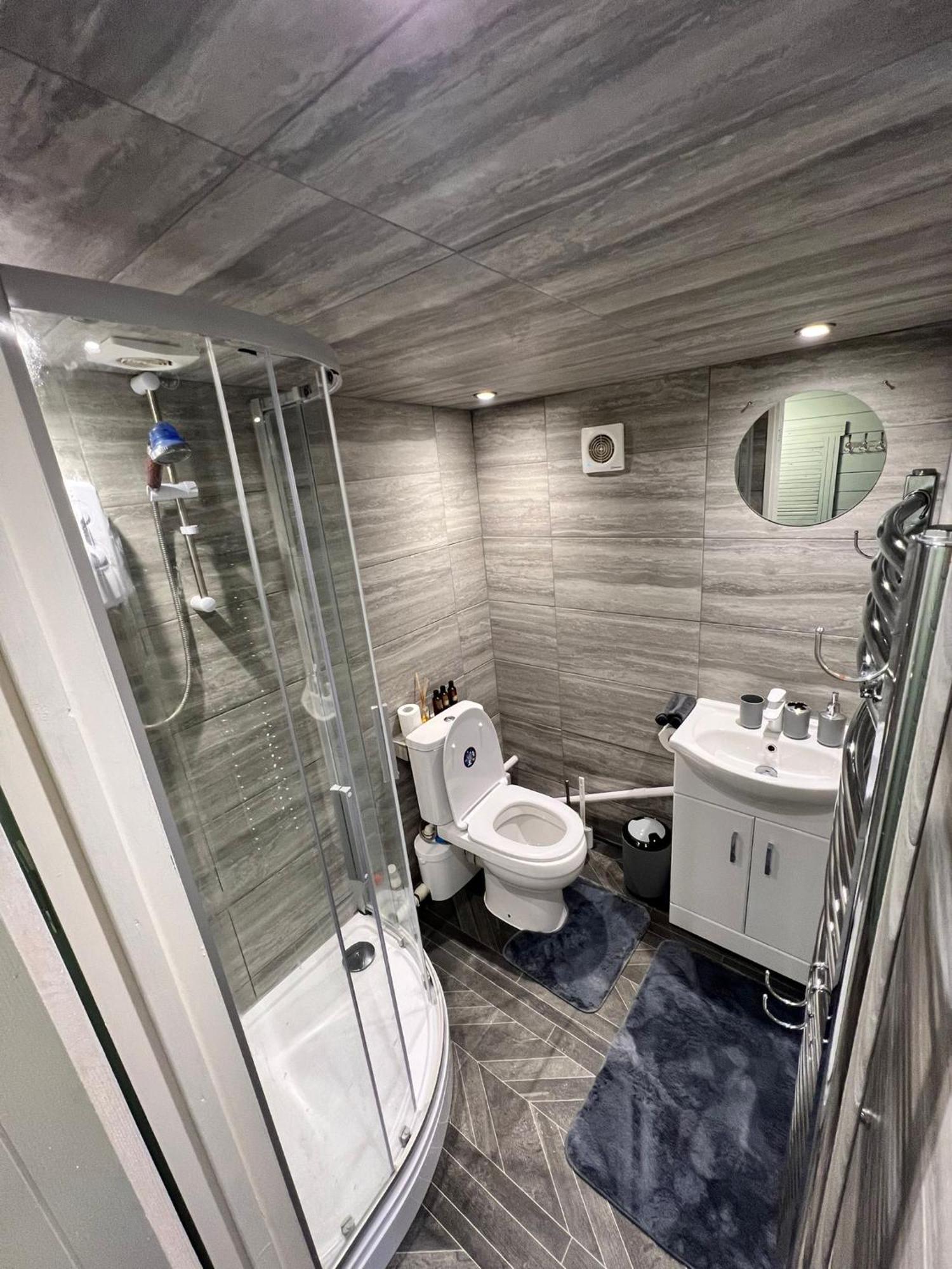 Cozy Cabin Independent Ensuite Guildford Extérieur photo